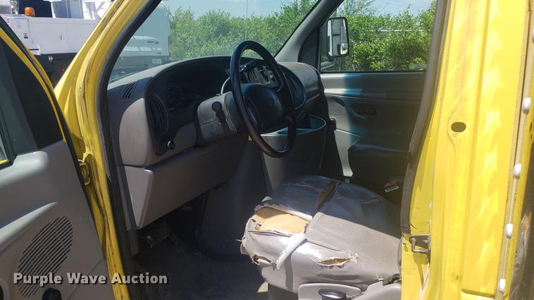 image for item DD4707 1998 Ford Econoline E350 box truck