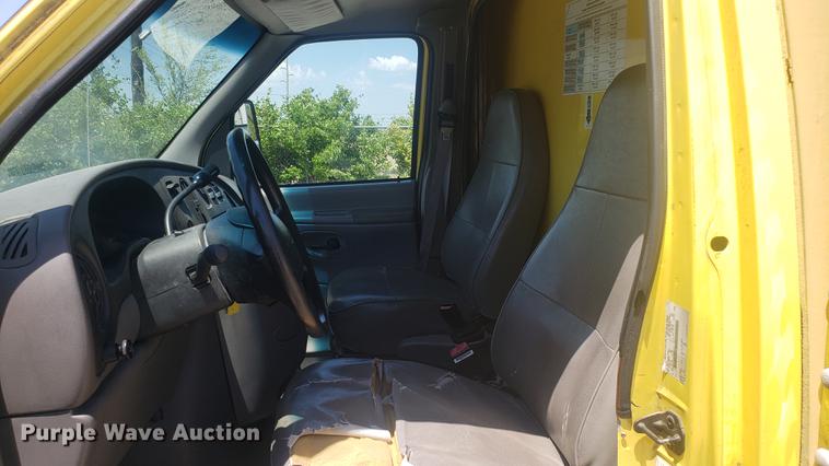 image for item DD4707 1998 Ford Econoline E350 box truck