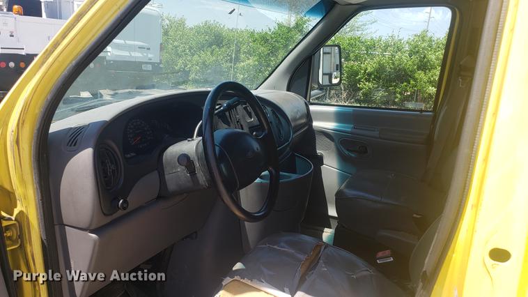 image for item DD4707 1998 Ford Econoline E350 box truck