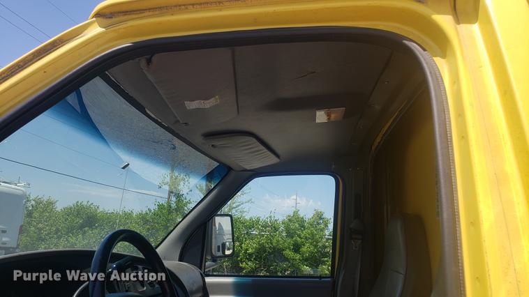 image for item DD4707 1998 Ford Econoline E350 box truck