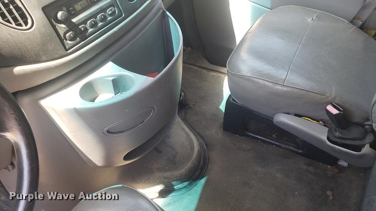 image for item DD4707 1998 Ford Econoline E350 box truck