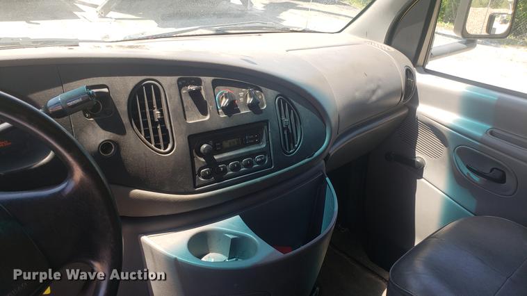 image for item DD4707 1998 Ford Econoline E350 box truck