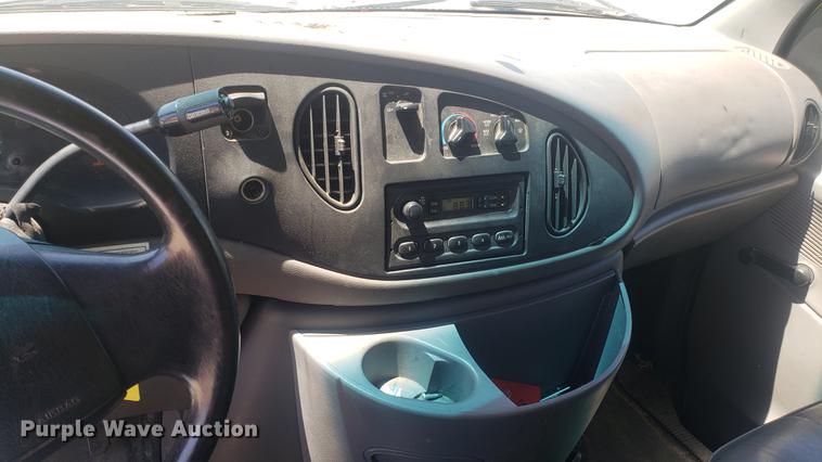 image for item DD4707 1998 Ford Econoline E350 box truck