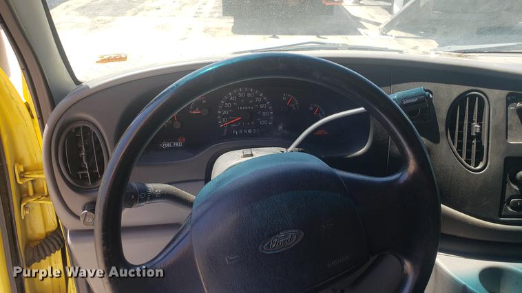 image for item DD4707 1998 Ford Econoline E350 box truck