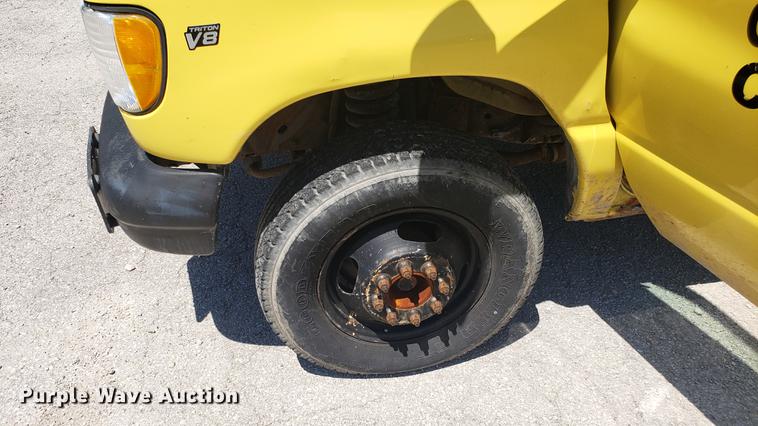 image for item DD4707 1998 Ford Econoline E350 box truck