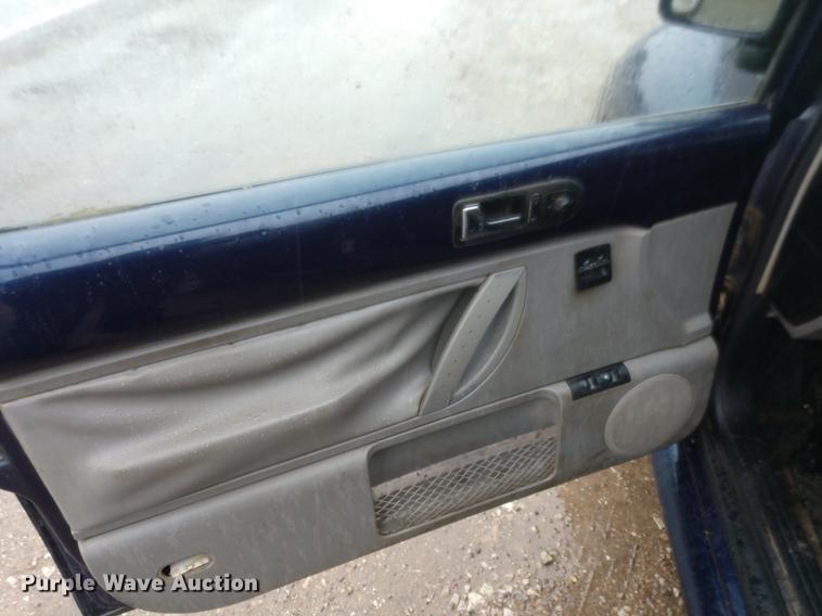 image for item DD7005 2000 Volkswagen New Beetle