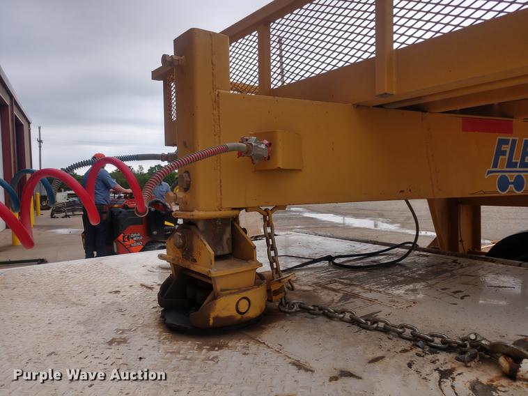 image for item DD7017 2011 Diamond C Fleetneck 31FMAX equipment trailer