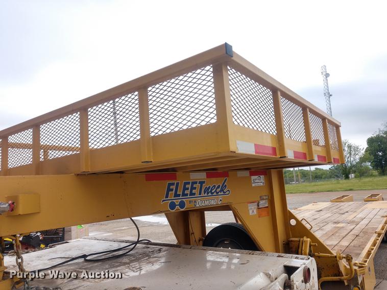 image for item DD7017 2011 Diamond C Fleetneck 31FMAX equipment trailer