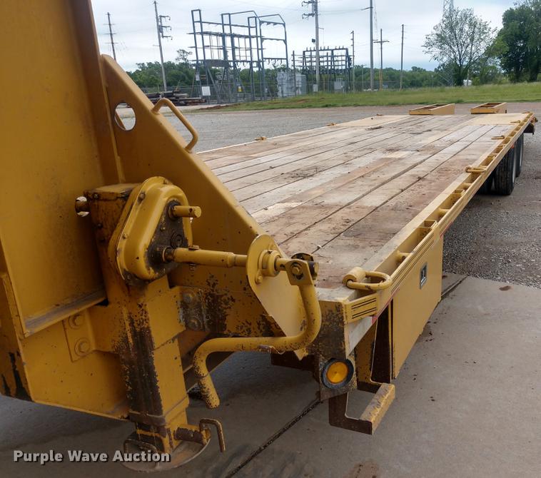 image for item DD7017 2011 Diamond C Fleetneck 31FMAX equipment trailer