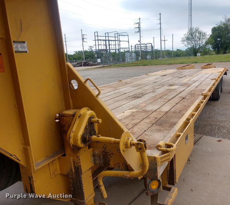 image for item DD7017 2011 Diamond C Fleetneck 31FMAX equipment trailer