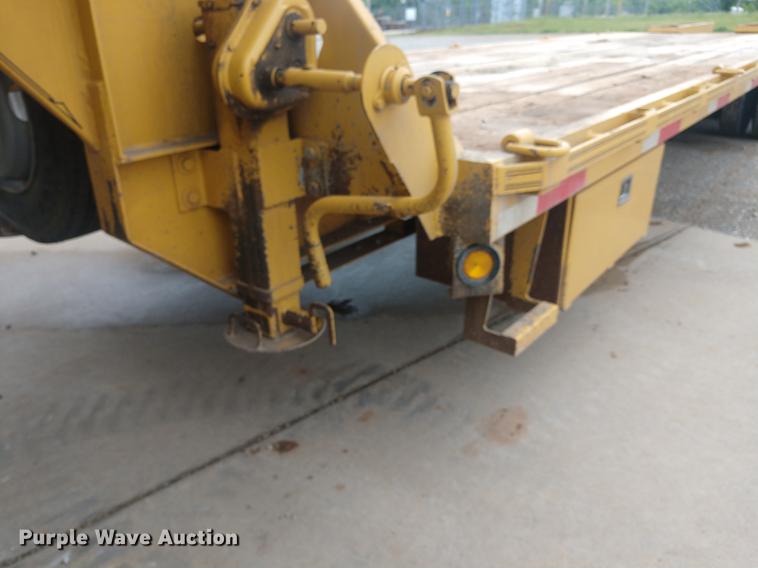 image for item DD7017 2011 Diamond C Fleetneck 31FMAX equipment trailer