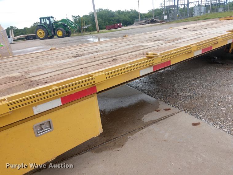 image for item DD7017 2011 Diamond C Fleetneck 31FMAX equipment trailer