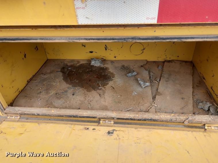 image for item DD7017 2011 Diamond C Fleetneck 31FMAX equipment trailer