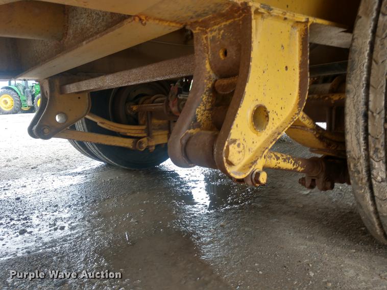 image for item DD7017 2011 Diamond C Fleetneck 31FMAX equipment trailer