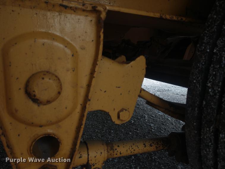 image for item DD7017 2011 Diamond C Fleetneck 31FMAX equipment trailer