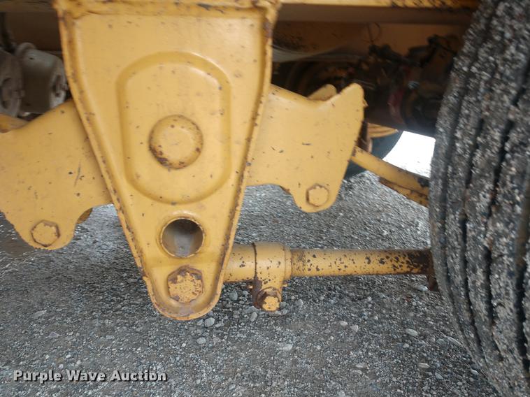 image for item DD7017 2011 Diamond C Fleetneck 31FMAX equipment trailer