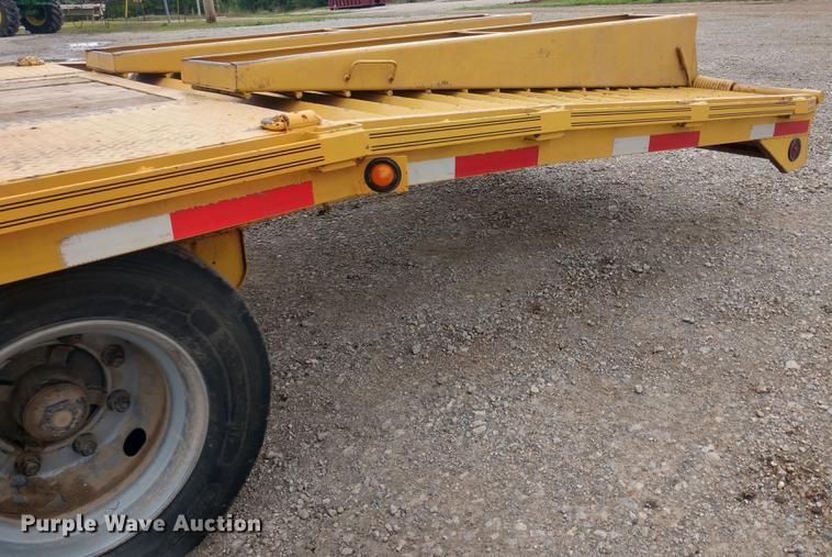 image for item DD7017 2011 Diamond C Fleetneck 31FMAX equipment trailer