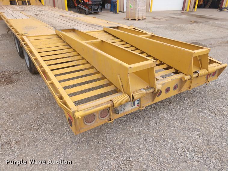 image for item DD7017 2011 Diamond C Fleetneck 31FMAX equipment trailer