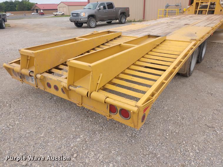 image for item DD7017 2011 Diamond C Fleetneck 31FMAX equipment trailer