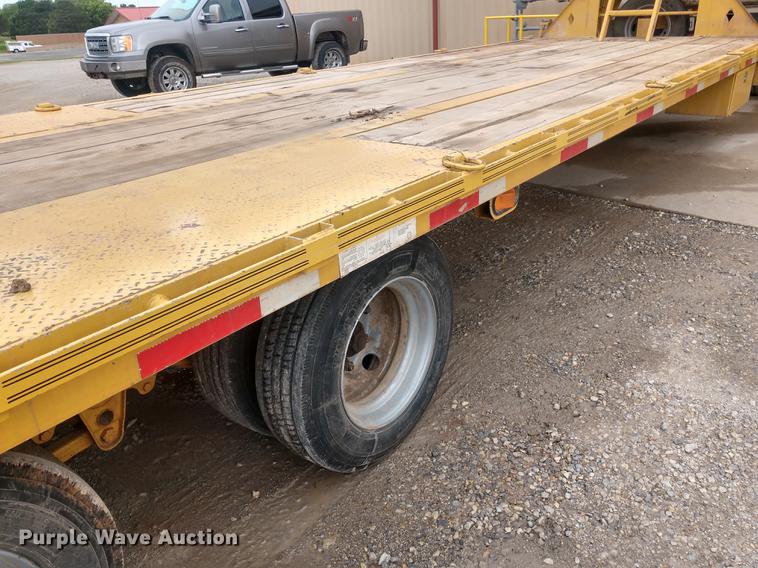 image for item DD7017 2011 Diamond C Fleetneck 31FMAX equipment trailer
