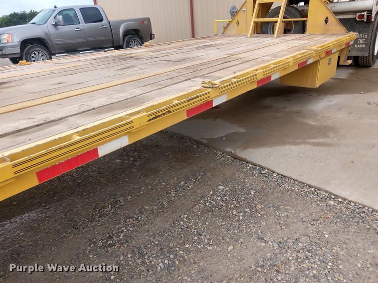 image for item DD7017 2011 Diamond C Fleetneck 31FMAX equipment trailer