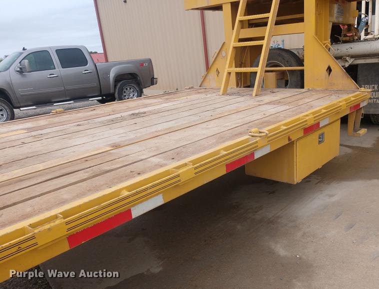 image for item DD7017 2011 Diamond C Fleetneck 31FMAX equipment trailer