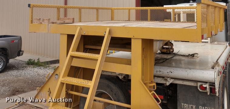 image for item DD7017 2011 Diamond C Fleetneck 31FMAX equipment trailer