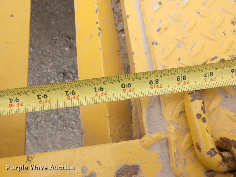 image for item DD7017 2011 Diamond C Fleetneck 31FMAX equipment trailer