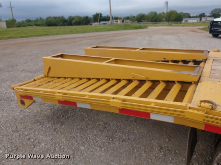 image for item DD7017 2011 Diamond C Fleetneck 31FMAX equipment trailer