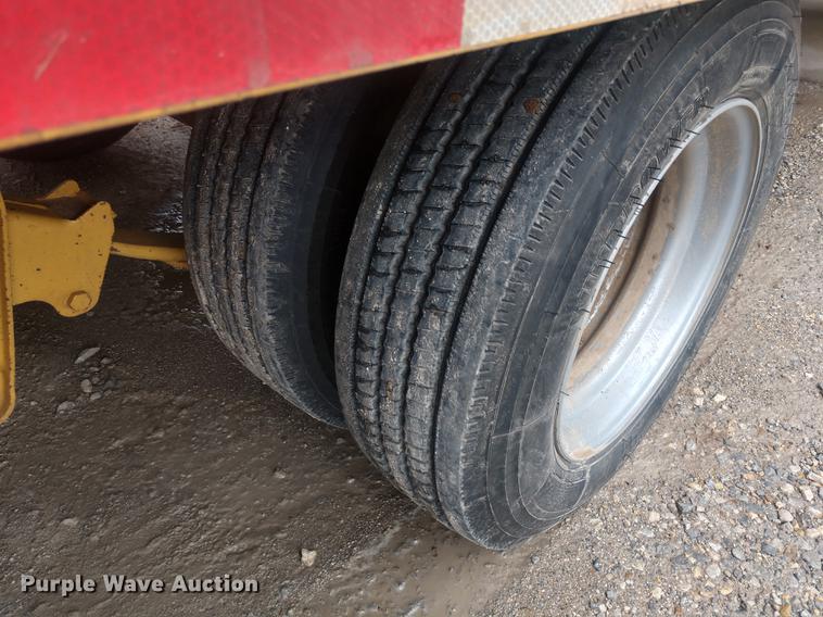 image for item DD7017 2011 Diamond C Fleetneck 31FMAX equipment trailer