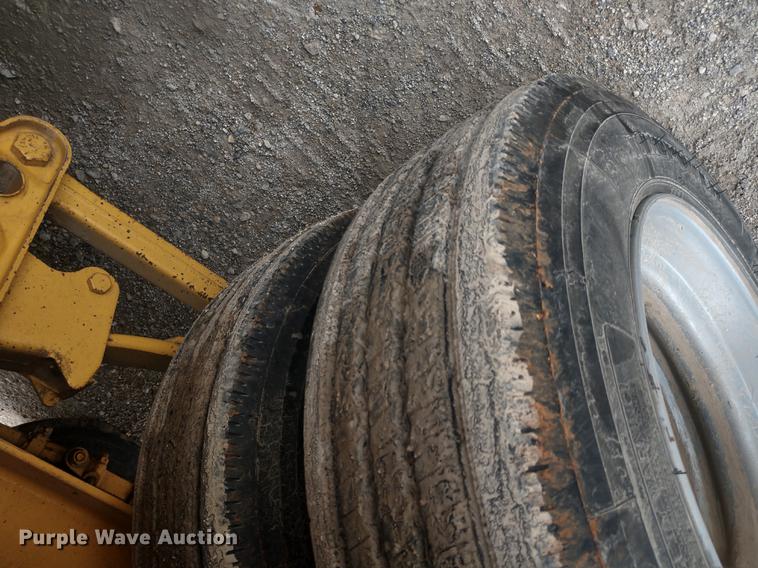 image for item DD7017 2011 Diamond C Fleetneck 31FMAX equipment trailer