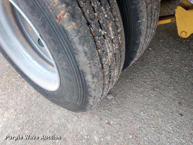 image for item DD7017 2011 Diamond C Fleetneck 31FMAX equipment trailer