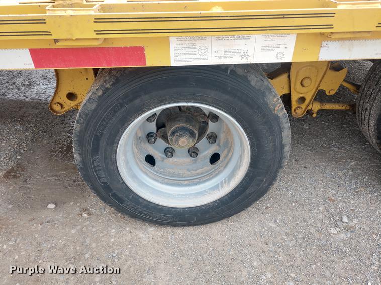 image for item DD7017 2011 Diamond C Fleetneck 31FMAX equipment trailer