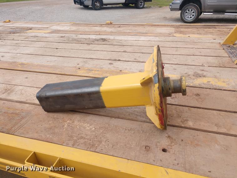 image for item DD7017 2011 Diamond C Fleetneck 31FMAX equipment trailer