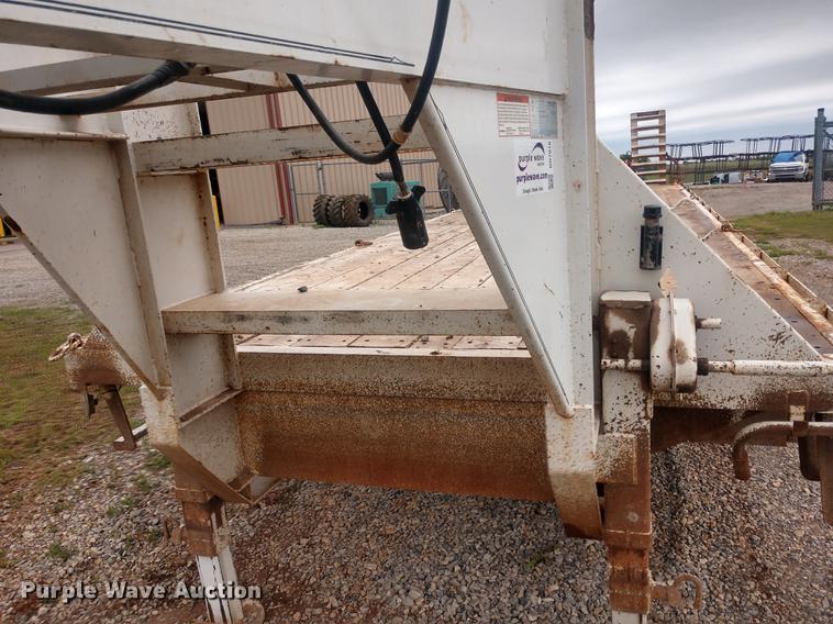 image for item DD7018 2002 Diamond C Fleetneck equipment trailer