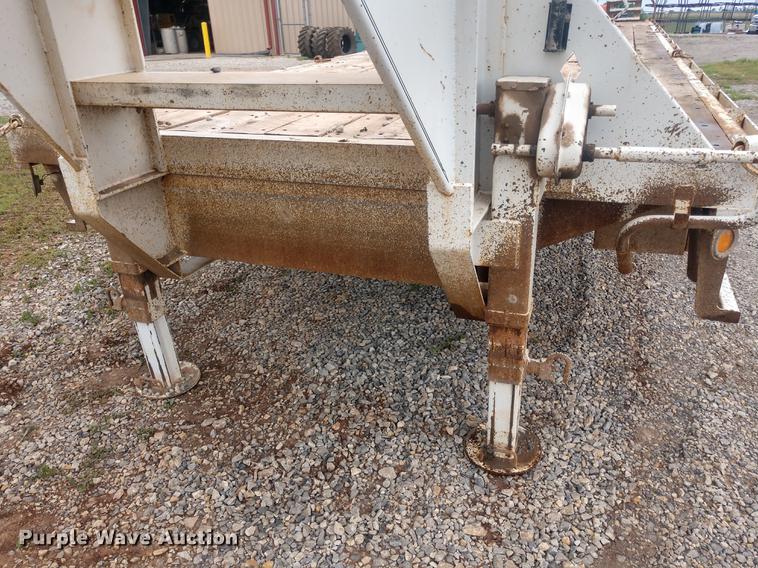 image for item DD7018 2002 Diamond C Fleetneck equipment trailer