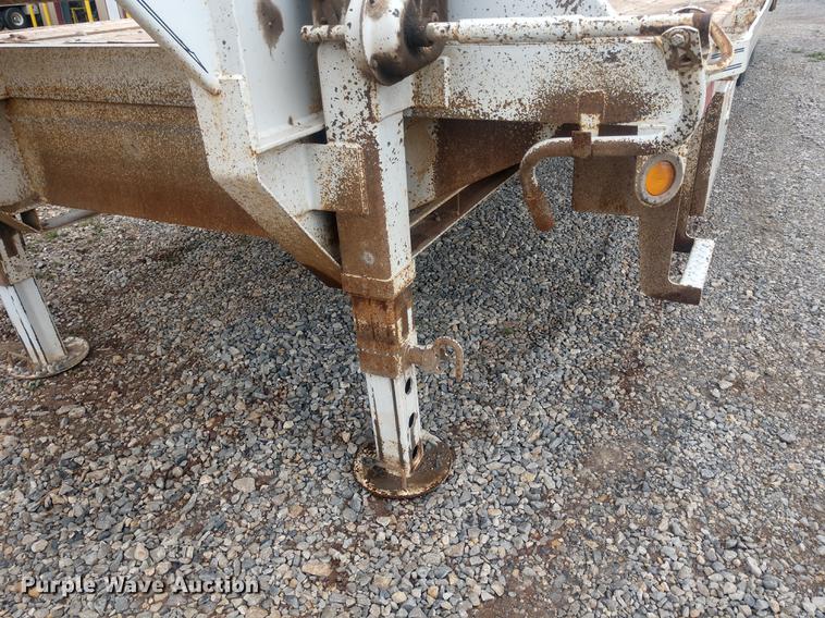 image for item DD7018 2002 Diamond C Fleetneck equipment trailer