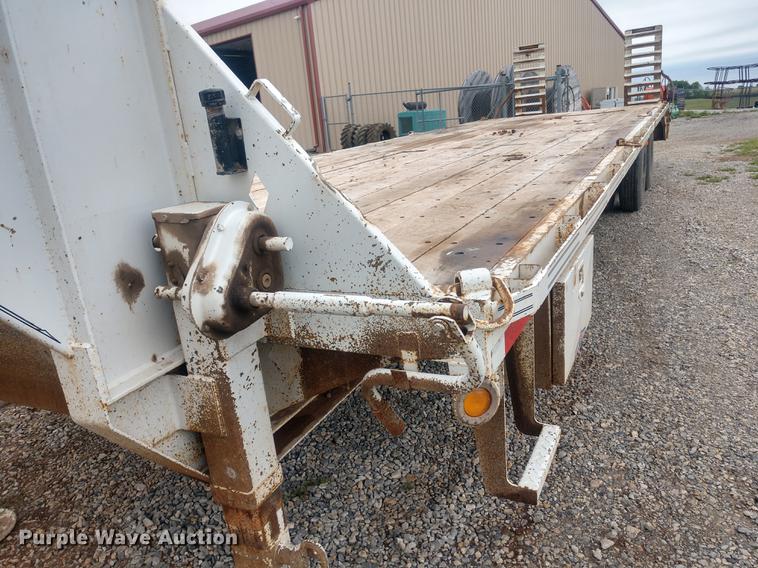 image for item DD7018 2002 Diamond C Fleetneck equipment trailer