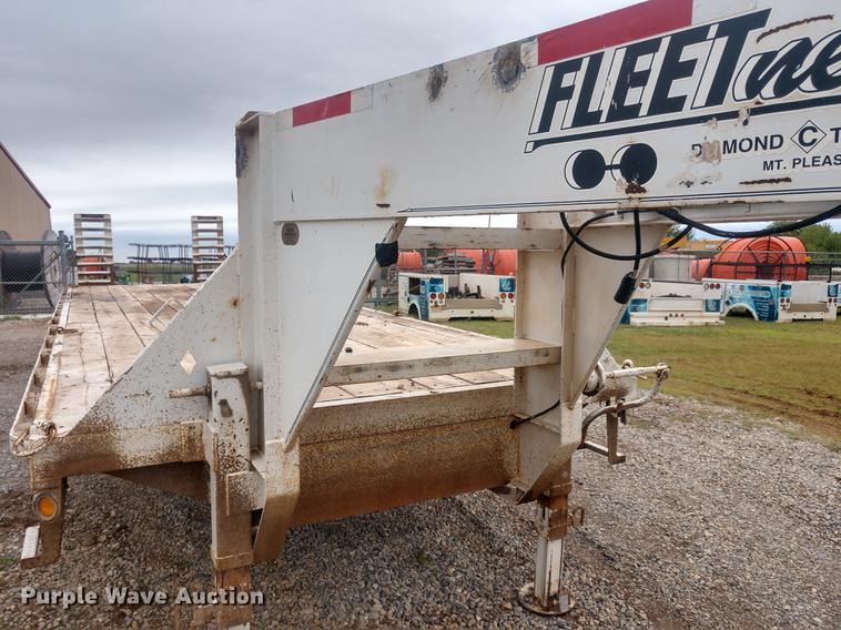 image for item DD7018 2002 Diamond C Fleetneck equipment trailer