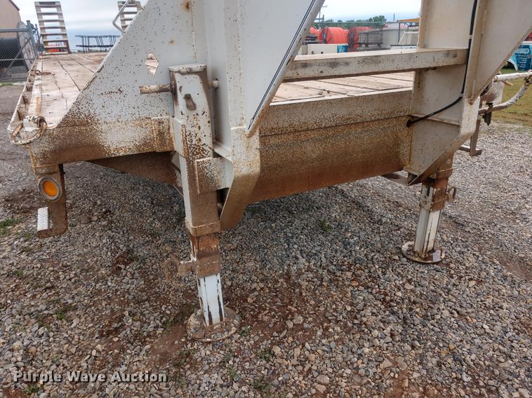 image for item DD7018 2002 Diamond C Fleetneck equipment trailer