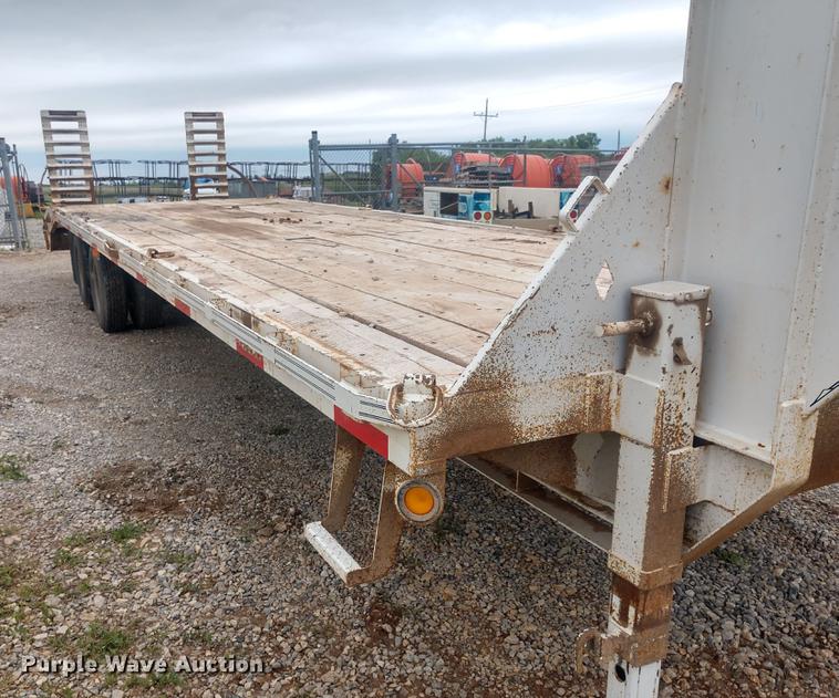 image for item DD7018 2002 Diamond C Fleetneck equipment trailer