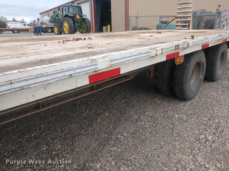 image for item DD7018 2002 Diamond C Fleetneck equipment trailer