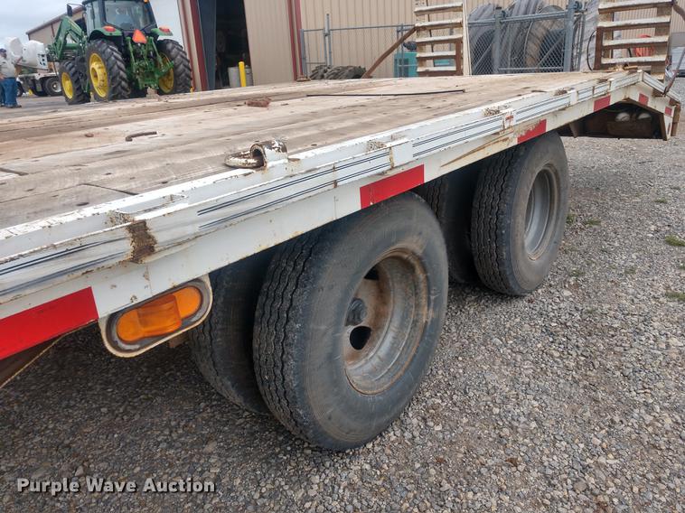 image for item DD7018 2002 Diamond C Fleetneck equipment trailer