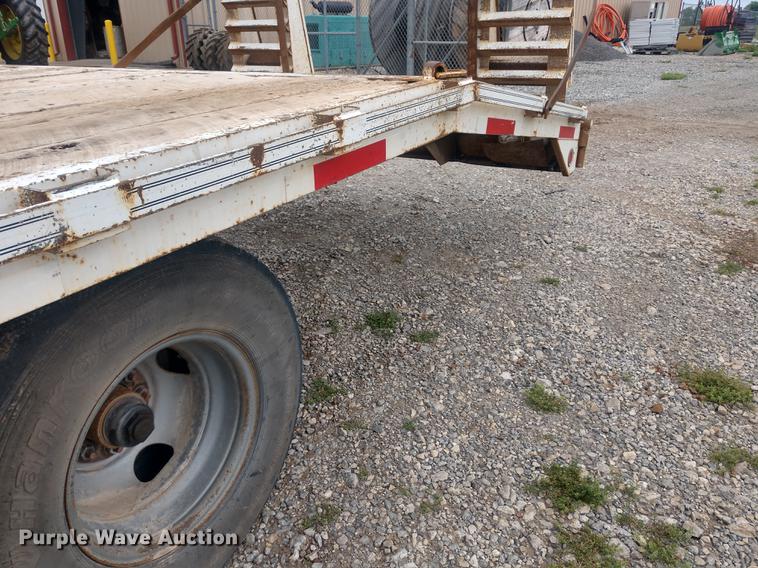image for item DD7018 2002 Diamond C Fleetneck equipment trailer