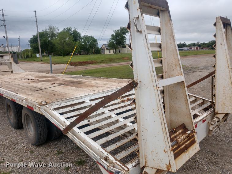 image for item DD7018 2002 Diamond C Fleetneck equipment trailer