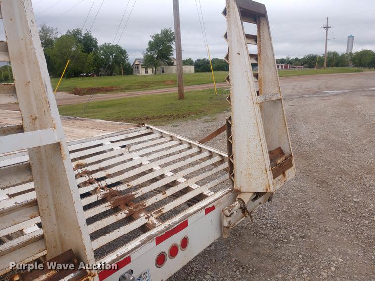 image for item DD7018 2002 Diamond C Fleetneck equipment trailer