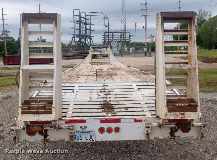 image for item DD7018 2002 Diamond C Fleetneck equipment trailer