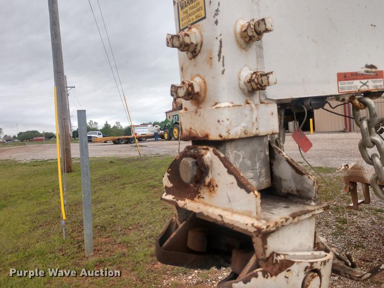 image for item DD7018 2002 Diamond C Fleetneck equipment trailer