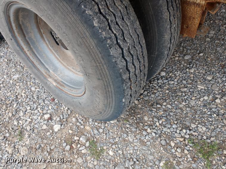 image for item DD7018 2002 Diamond C Fleetneck equipment trailer