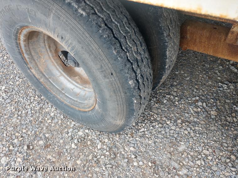 image for item DD7018 2002 Diamond C Fleetneck equipment trailer